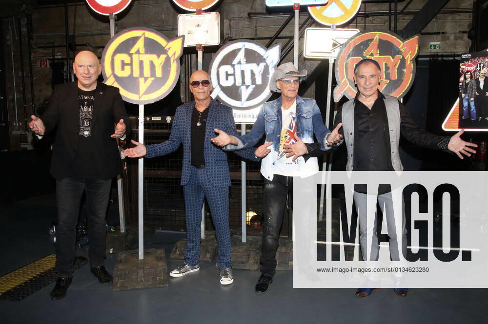 Manfred Hennig, Toni Krahl, Fritz Puppel und Georgi Gogow von City beim Pressetermin anlässlich ihrer Abschiedstour 50 Jahre City - Die letzte Runde im Kesselhaus der Kulturbrauerei. Berlin