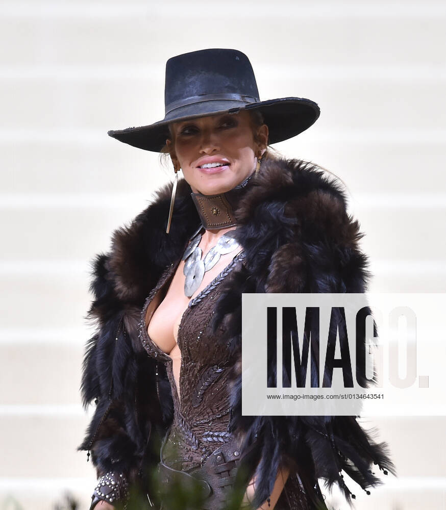 Jennifer Lopez at the 2021 Met Gala benefit In America: A Lexicon of Fashion at Metropolitan Museum of Art on September 13, 2021 in New York City.