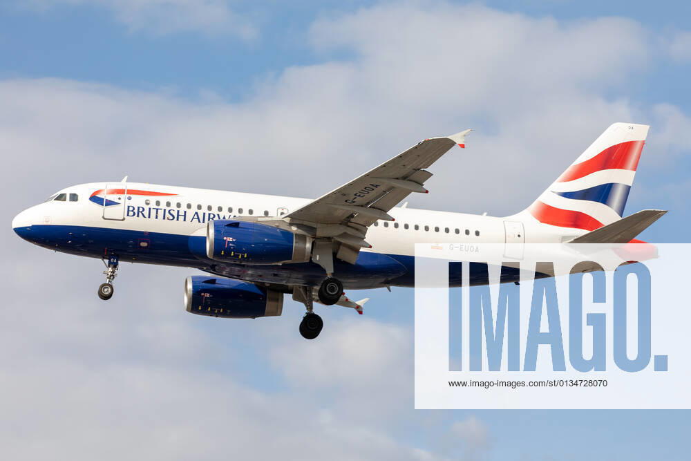 Aircraft And Airline Stock A British Airways Airbus A319 landing at London Heathrow Airport, Hounslow, England on Saturday 11th September 2021. Various United Kingdom fletcher-britisha210911_npSja