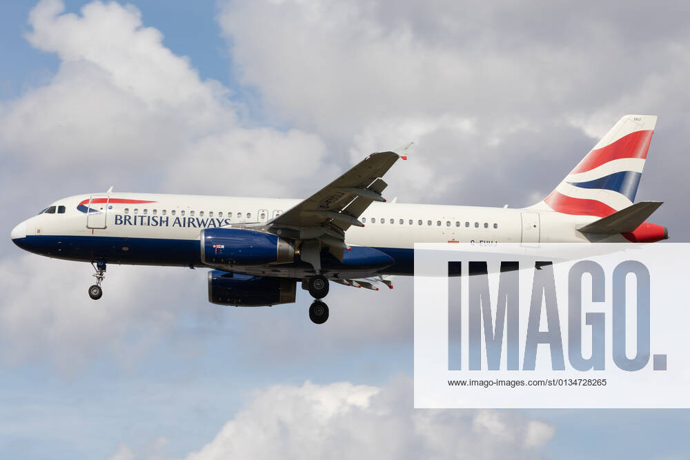 Aircraft And Airline Stock A British Airways Airbus A320 landing at London Heathrow Airport, Hounslow, England on Saturday 11th September 2021. Various United Kingdom fletcher-britisha210911_npmC4