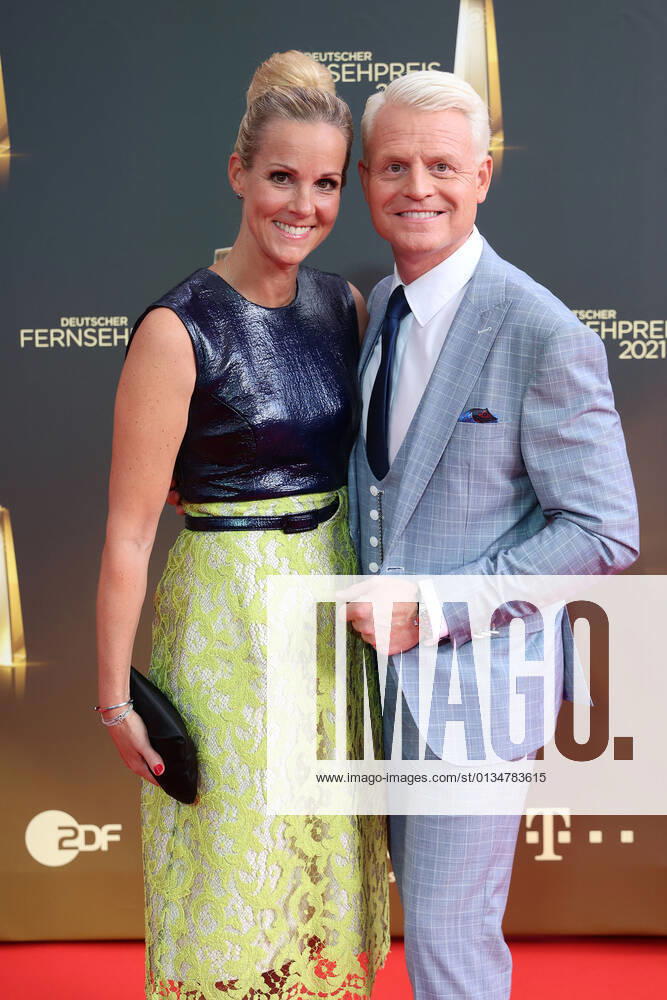 Guido Cantz und seine Ehefrau Kerstin Ricker bei der Ankunft zur Deutscher Fernsehpreis Verleihung am 16.09.2021 in Köln Deutscher Fernsehpreis Verleihung 2021 in Koeln