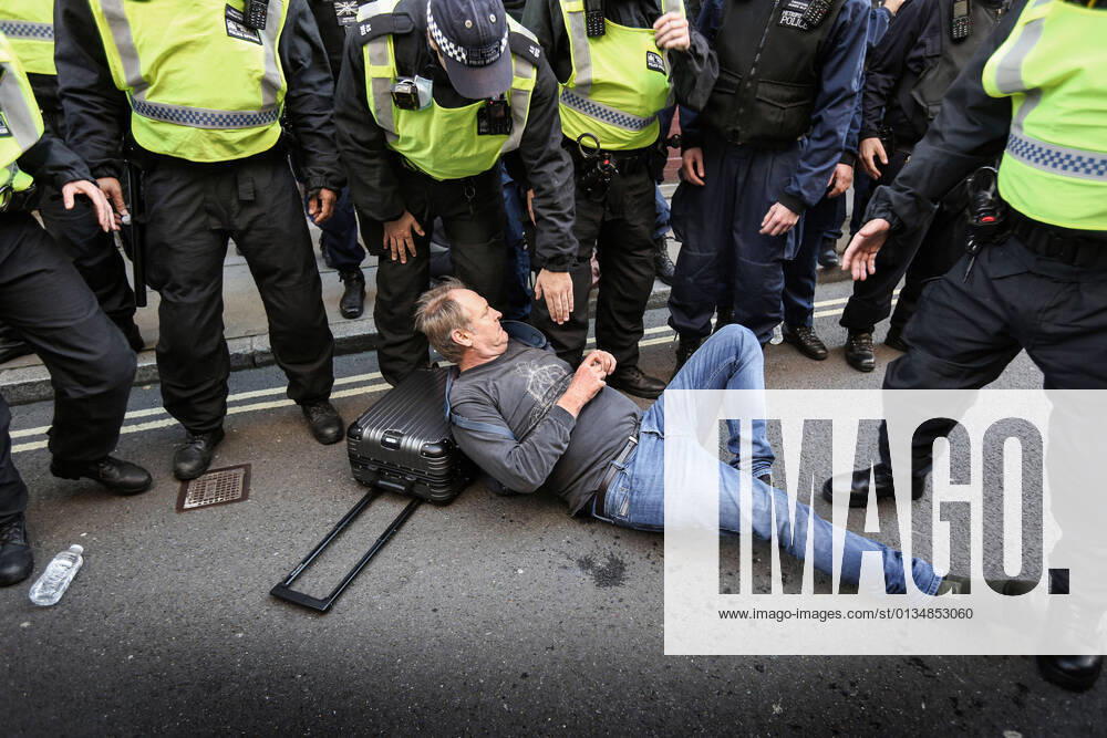 Police officers arrest a protester during the demonstration..Protesters held a march across London against media bias, the vaccine passport, the loss of freedom under the Coronavirus Act, Covid vaccination for children and any future lockdowns. Large numbers of police officers were stationed outside numerous buildings to prevent protesters from gaining access. London United Kingdom - ZUMAs197 20210916_zaa_s197_407