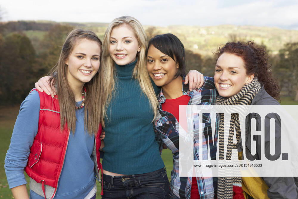 IMAGO Creative: Gesellschaft, Integration freundschaft,freundinnen,clique,befreundet,freund,freunde,freundschaften,freundin,freundeskreis