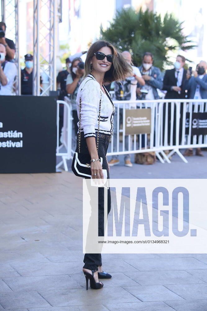 Penelope Cruz arrives at Maria Cristina Hotel during 69th San Sebastian International Film Festival on September 17, 2021 in Donostia San Sebastian, Spain Madrid Spain - ZUMAg15_ 20210917_zaf_g15_047