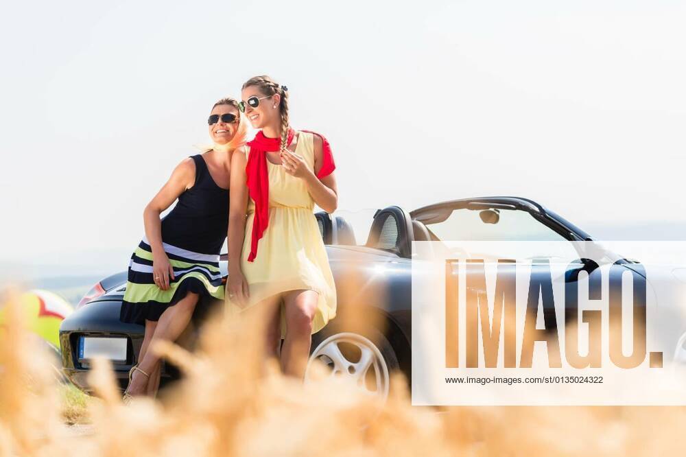 Women having joyride in convertible car having rest model released, Symbolfoto, 11.10.2020,