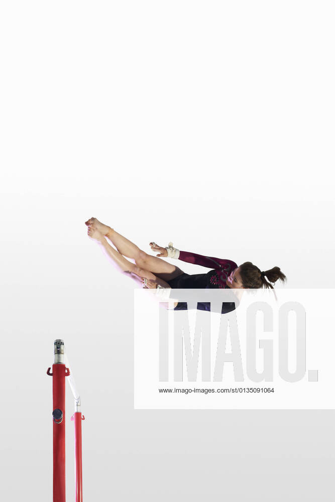 IMAGO Creative: Internationaler Frauenmonat, Mädchen im Sport Young gymnast performing on uneven bars, 25.02.2015,