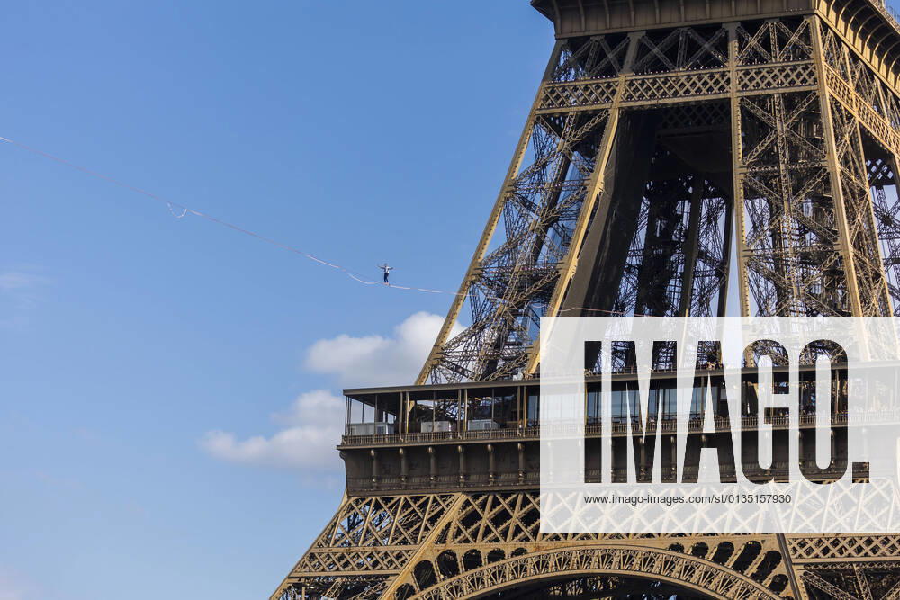 Paris, France September 18, 2021 - Nathan Paulin, highline specialist, travels the 600 meters distance between the Eiffel Tower and the Palais De Chaillot, 70 m above the void. The highline is the art of moving on a thin strap of about 3 cm, stretched between two points like a tightrope walker. HIGHLINE, ACROBATE, TOUR EIFFEL, SHOW, SPECTACLE, INSOLITE, SPORT EXTREME, MONUMENT, DIVERTISSEMENT, IMPRESSIONNANT, AVENTURE, ADRENALINE, HORS NORME, ART, VIDE, MARCHER SUR UN FIL,