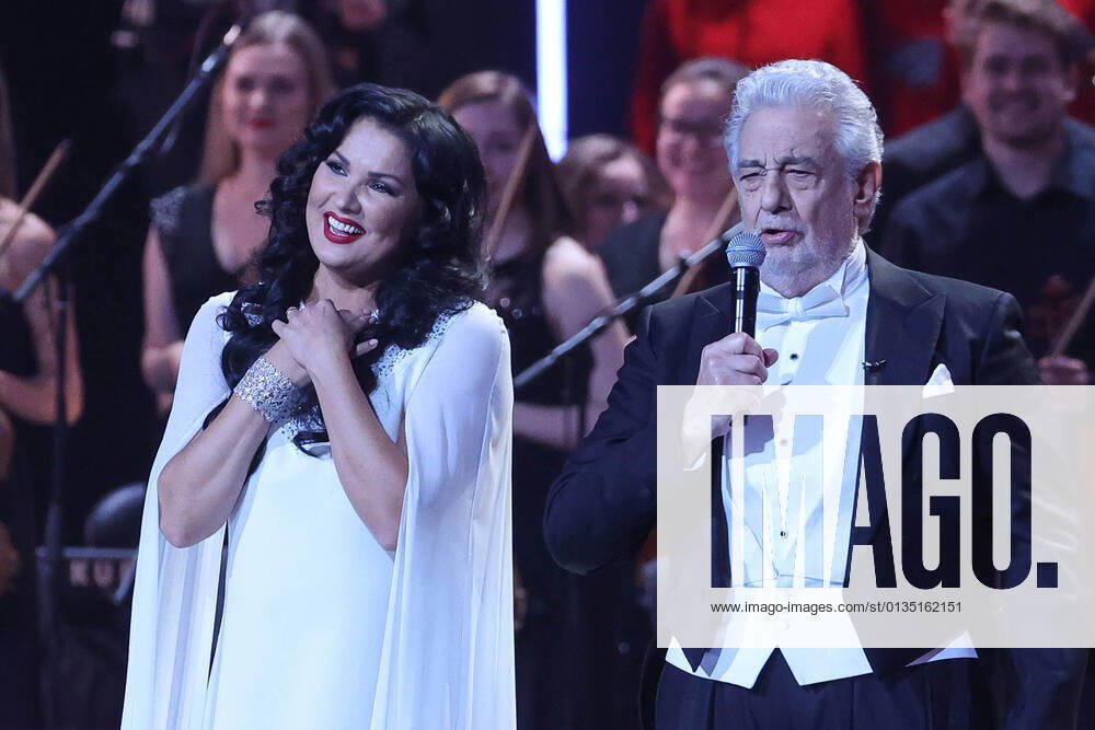 Operatic soprano Anna Netrebko (L) and operatic tenor Placido Domingo perform in a concert marking Netrebko s 50th birthday, at the State Kremlin Palace. Vladimir Gerdo TASS TS111088