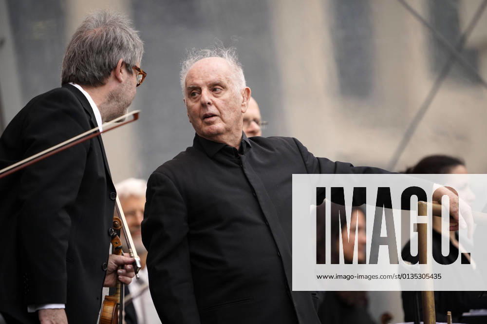 Daniel Barenboim beim Staatsoper für alle 2021 Event mit Werken von Richard Wagner, Giuseppe Verdi, Carl Maria von Weber und Robert Schumann live auf dem Bebelplatz. Berlin