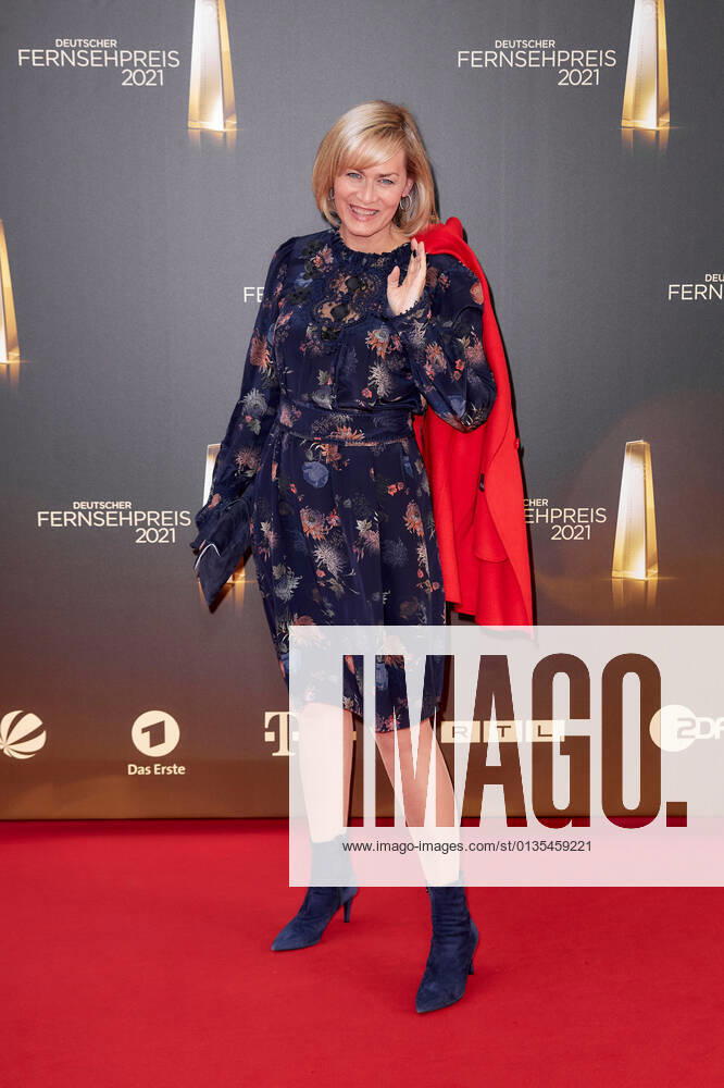 Der Deutsche Fernsehpreis 2021 Gesine Cukrowski auf dem roten Teppich bei der Verleihung des Deutschen Fernsehpreises im Tanzbrunnen in Köln.