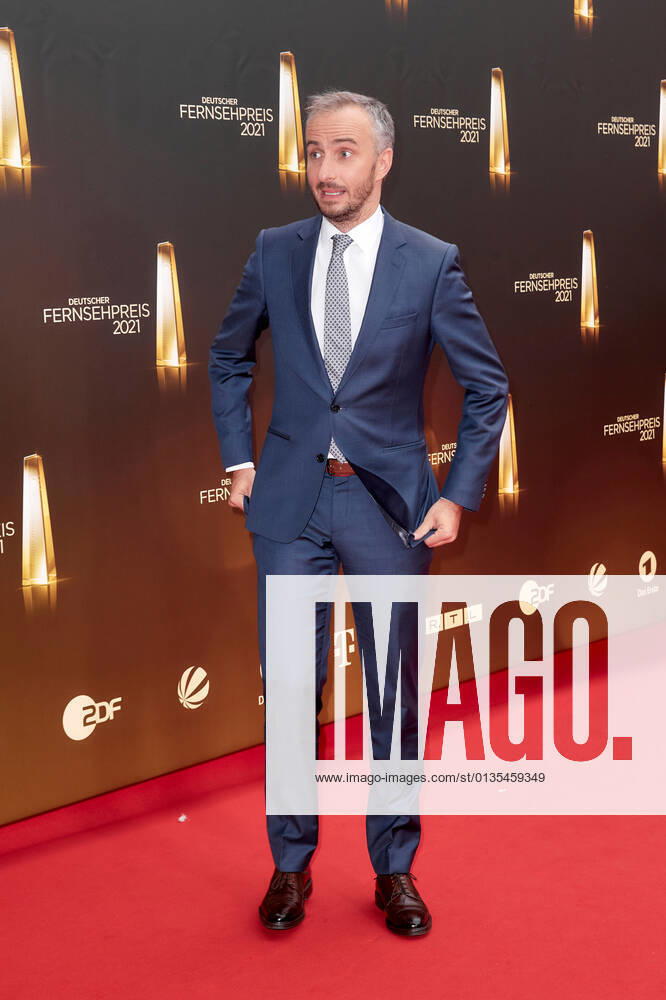 Der Deutsche Fernsehpreis 2021 Jan Böhmermann auf dem roten Teppich bei der Verleihung des Deutschen Fernsehpreises im Tanzbrunnen in Köln.