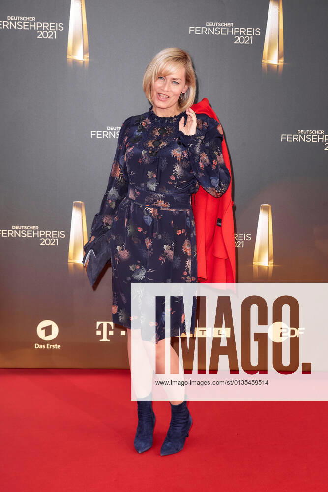 Der Deutsche Fernsehpreis 2021 Gesine Cukrowski auf dem roten Teppich bei der Verleihung des Deutschen Fernsehpreises im Tanzbrunnen in Köln.