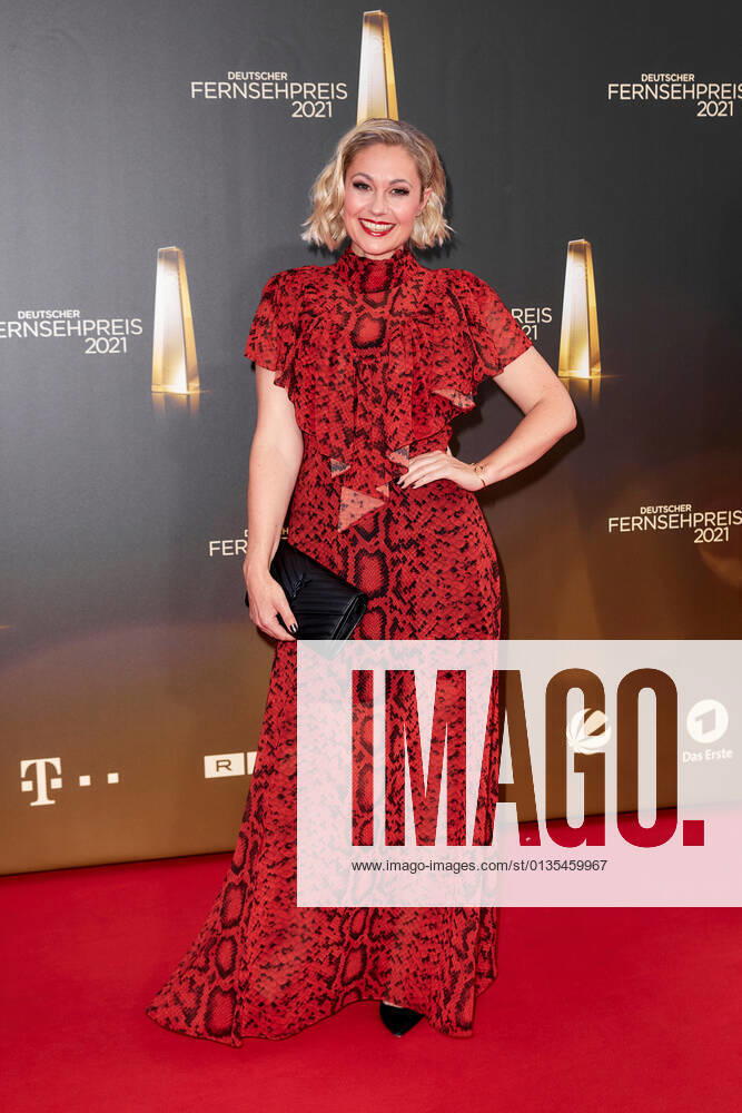 Der Deutsche Fernsehpreis 2021 Ruth Moschner auf dem roten Teppich bei der Verleihung des Deutschen Fernsehpreises im Tanzbrunnen in Köln.
