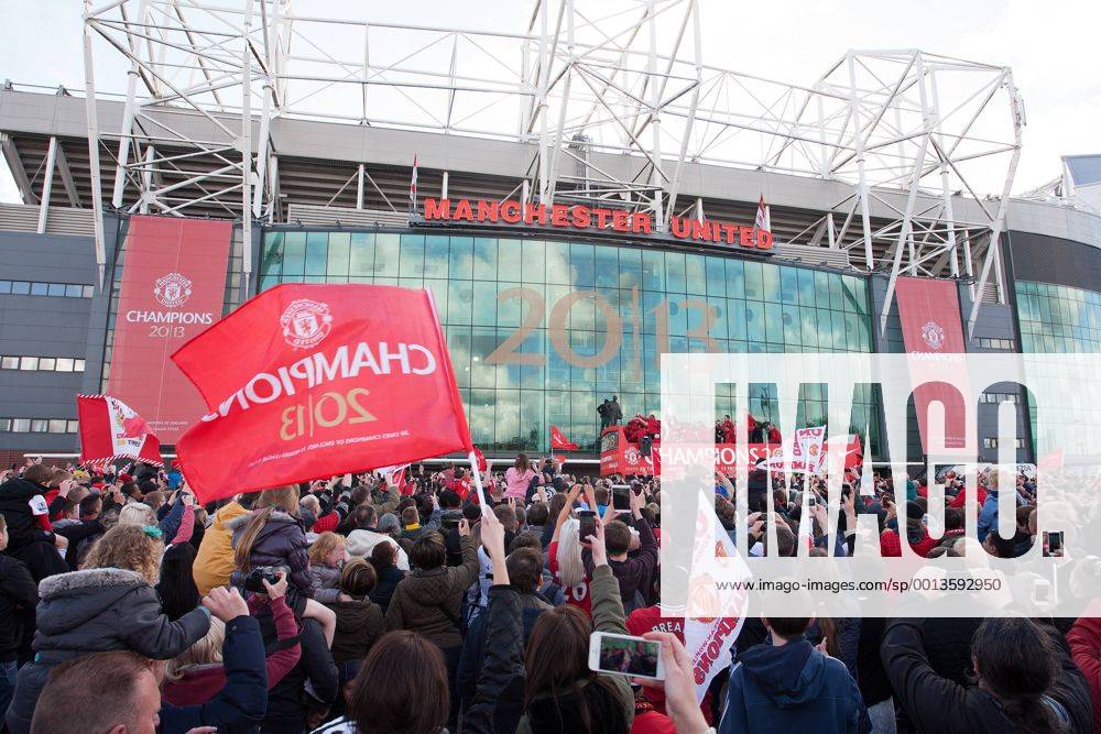 A general view as the bus leaves Old Trafford - Manchester United - Premier League Trophy Parade - Manchester - England -13 05 2013 - .