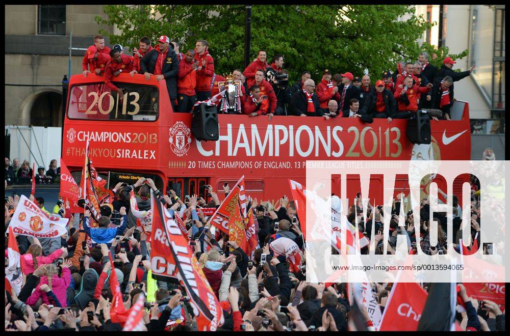 Sir Alex Ferguson joins Manchester United players in Albert Square, Manchester, As Manchester United celebrate winning their 20th league title winning the Premier League, Monday May 13, 2013. AndrewxParsonsx xi-Images AJP