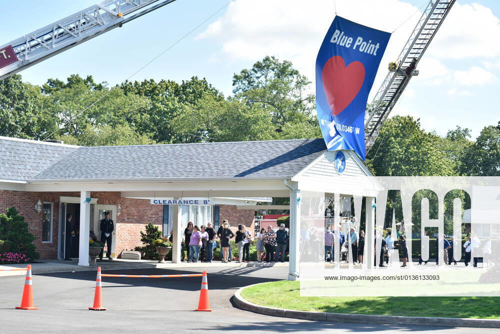 People attend the funeral of Gabby Petito, being held at Moloneyâ€⠢s Funeral Home in Holbrook, Long Island New York USA - ZUMAl171 20210926_znp_l171_003