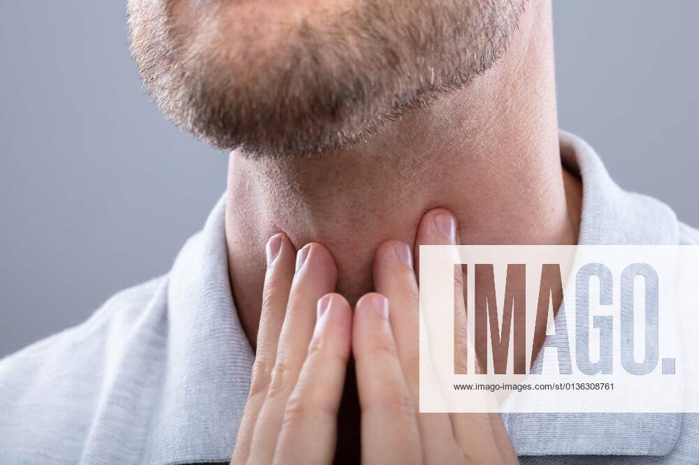 Man Having Sore Throat model released, Symbolfoto, 12.10.2020,