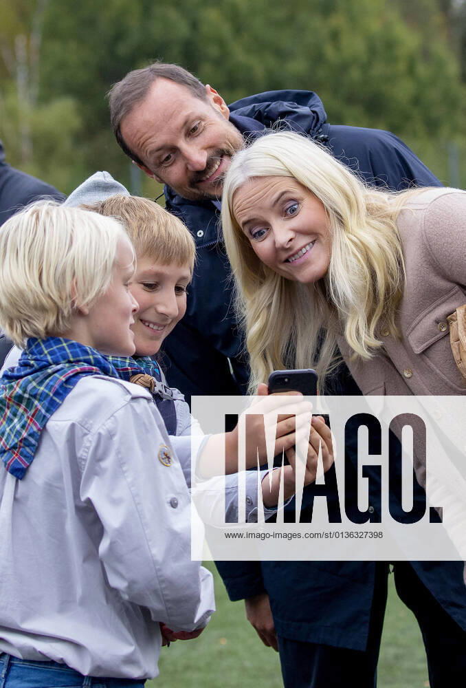 Bilder des Jahres 2021, Entertainment 09 September Entertainment Themen der Woche KW39 29-09-2021 Norway Princess Mette Marit and Prince Haakon visited Bergtunet Valer on the 2nd day of the 3 day in Viken county in Norway. Â