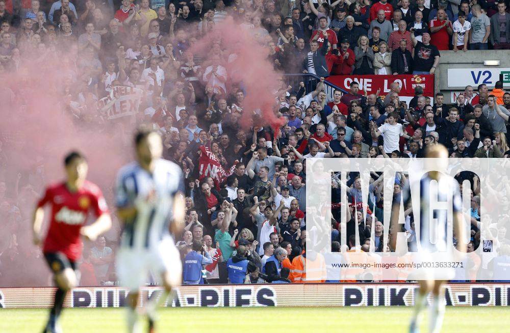 Manchester United s fans let off a smoke bomb - Barclays Premier League - Manchester United - The Hawthrowns - West Bromwich - 19 05 2013 - Pic David Klein Sportimage .