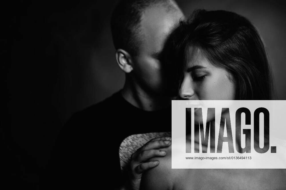 Girl and boy on the background of a sunset color model released, Symbolfoto, 12.10.2020,