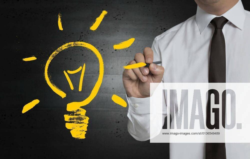 Lightbulb is painted by businessman on screen model released, Symbolfoto, 12.10.2020,