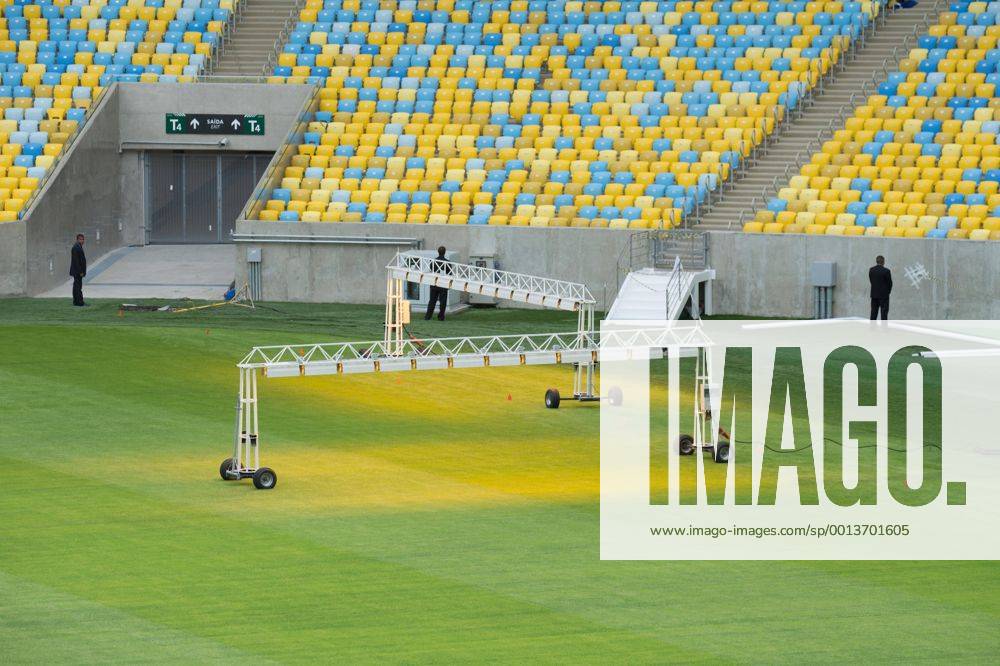 Gras des Platzes im wird für besseres Wachstum im Speziallicht beleuchtet Maracana Stadion in Brasilien. Rio de Janeiro RJ, Brasil 29 05 2013. x(11)Pupox xFotoarenax ()