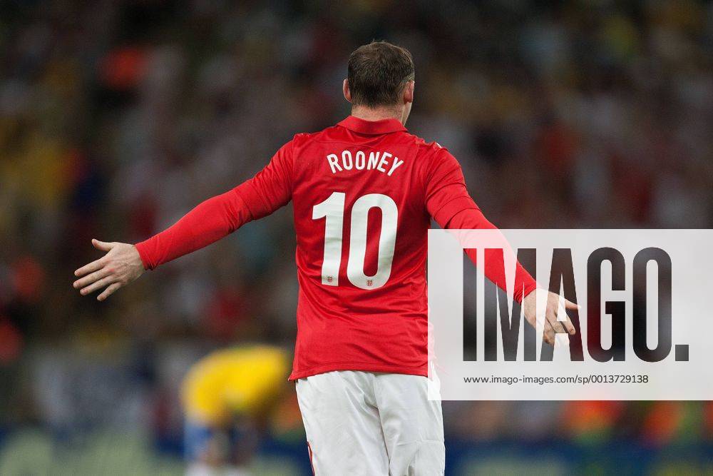 Football - International Friendly - Brazil vs. England Wayne Rooney of England celebrates scoring at the Maracana Stadium, Rio de Janeiro