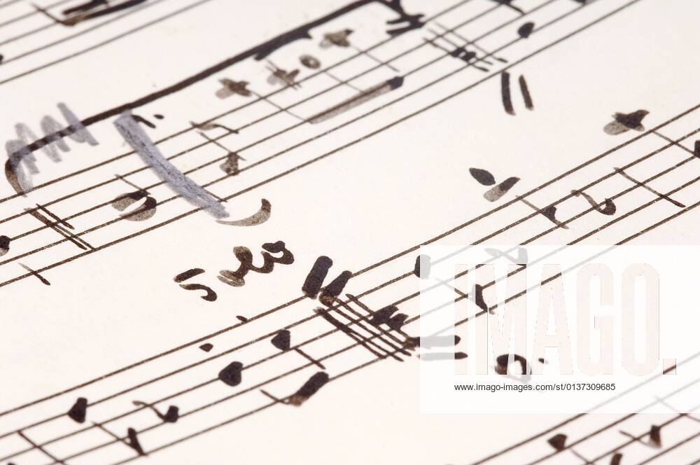 Altes Notenblatt mit handschriftlichen Noten, Solo old sheet of music with handwritten notes, solo BLWS653567