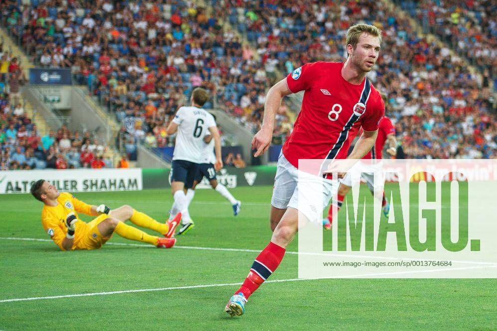 (L-R) goalkeeper Jack Butland of England U21, Craig Dawson of England U21, Craig Dawson of England U21, Jo Inge Berget of Norway U21 during the UEFA U21 Championship match between England U21 and Norway U21 on June 8, 2013 at the Ha Moshava stadium in Petah Tikva, Israel England U21 v Norway U21 UEFA EURO U21 2012 2013 IVx 1598583