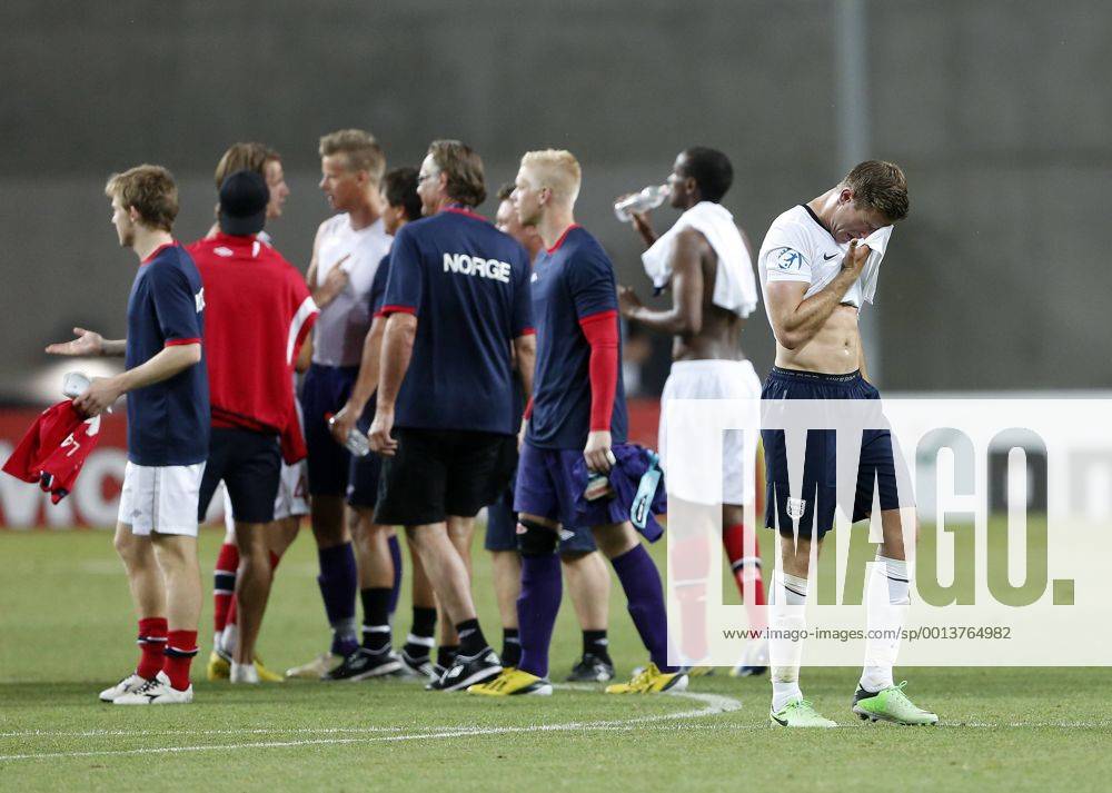 England s Jordan Henderson looks on dejected at the final whistle - England U21 vs Norway U21 - UEFA U21 Championship 2013 - Ha Moshava Stadium - Petah Tikva - Israel - 08 06 2013 - Pic David Klein Sportimage .