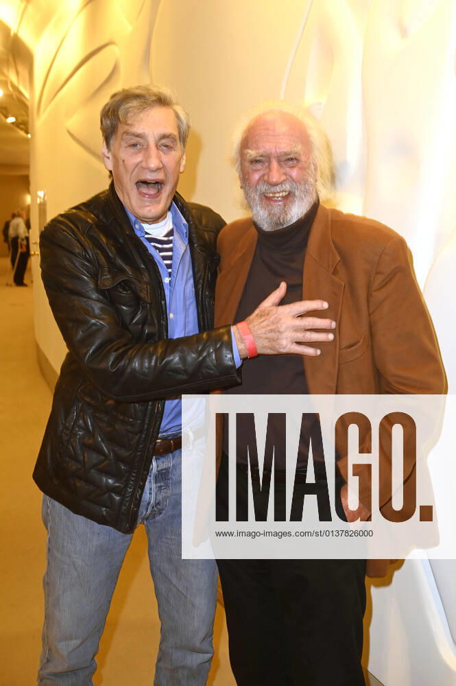 Winfried Glatzeder und Achim Wolff beim 100. Geburtstag vom Theater am Kurfürstendamm und der Wiederaufnahme von Vorhang auf für Cyrano in der Komödie am Kurfürstendamm im Schiller Theater. Berlin