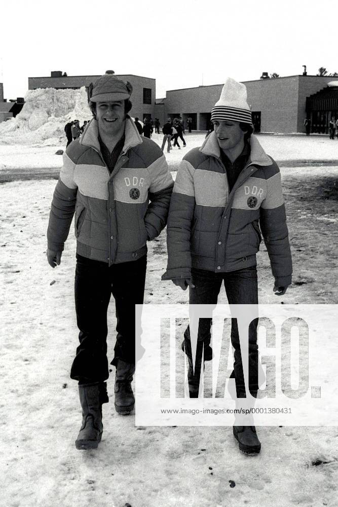 Ulrich Wehling (li.) und Uwe Dotzauer (beide DDR) im Olympischen Dorf Nordische Kombination OS Winter Herren Olympische Winterspiele 1980, Olympia, Olympiade, Spiele, Ski Nordisch, Nordischer Skisport, Vsw Gruppe Lake Placid Freude,