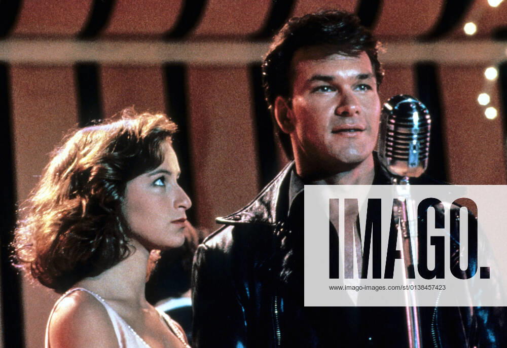 DIRTY DANCING, Jennifer Grey, Patrick Swayze, 1987. ? Artisan Entertainment Courtesy: Everett Collection. (image upgraded to 17.5 x 12.0 ) Ref:MSDDIDA EC003 PUBLICATIONXNOTxINxCANxCHNxFRAxITAxJPNxNORxPOLxRUSxESPxUKxUSA