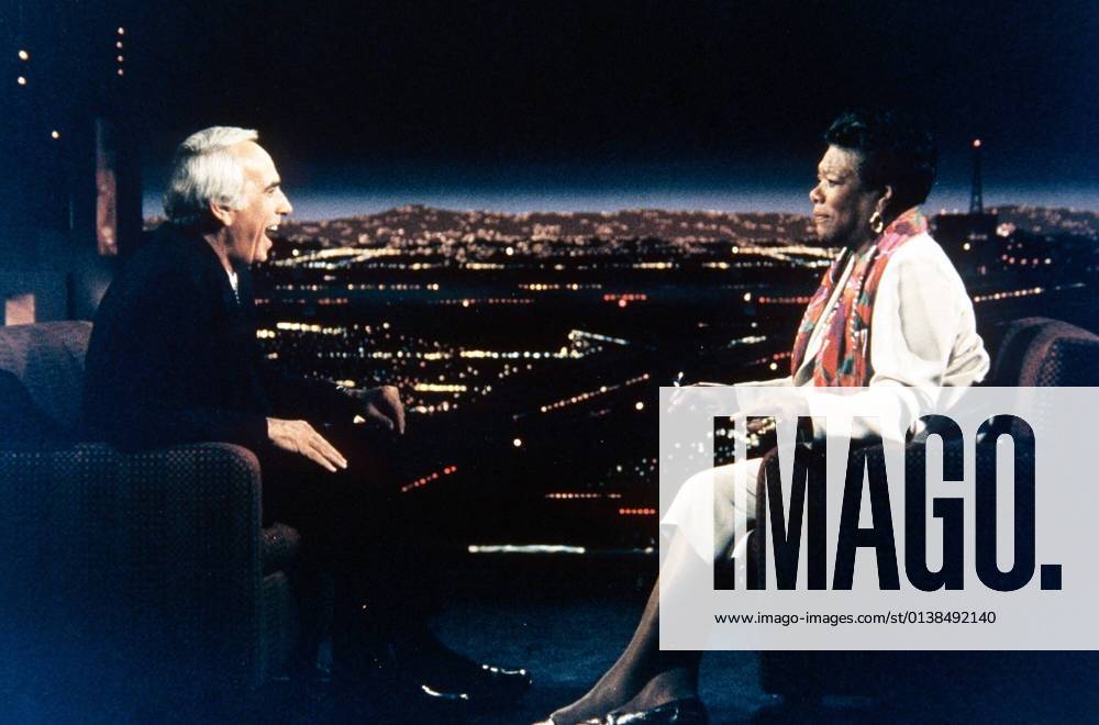 IMAGO ICONS: Maya Angelou THE LATE LATE SHOW WITH TOM SNYDER, from left: Tom Snyder, Maya Angelou, aired: 12 19 1995, 1995-1999. ph: Ron Tom ? CBS Courtesy Everett Collection Ref:TSDLALA CB010 PUBLICATIONXNOTxINxCANxCHNxFRAxITAxJPNxNORxPOLxRUSxESPxUKxUSA