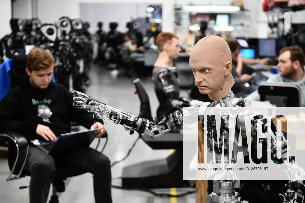 KW41 Russia Teacher Robot 6673915 15.10.2021 An employee sets up a Robo-C humanoid robot in a workshop of the Promobot company in Perm, Russia. Promobot is the largest service robotics manufacturer in Northern and Eastern Europe. Pavel Lisitsyn Sputnik Perm Russia