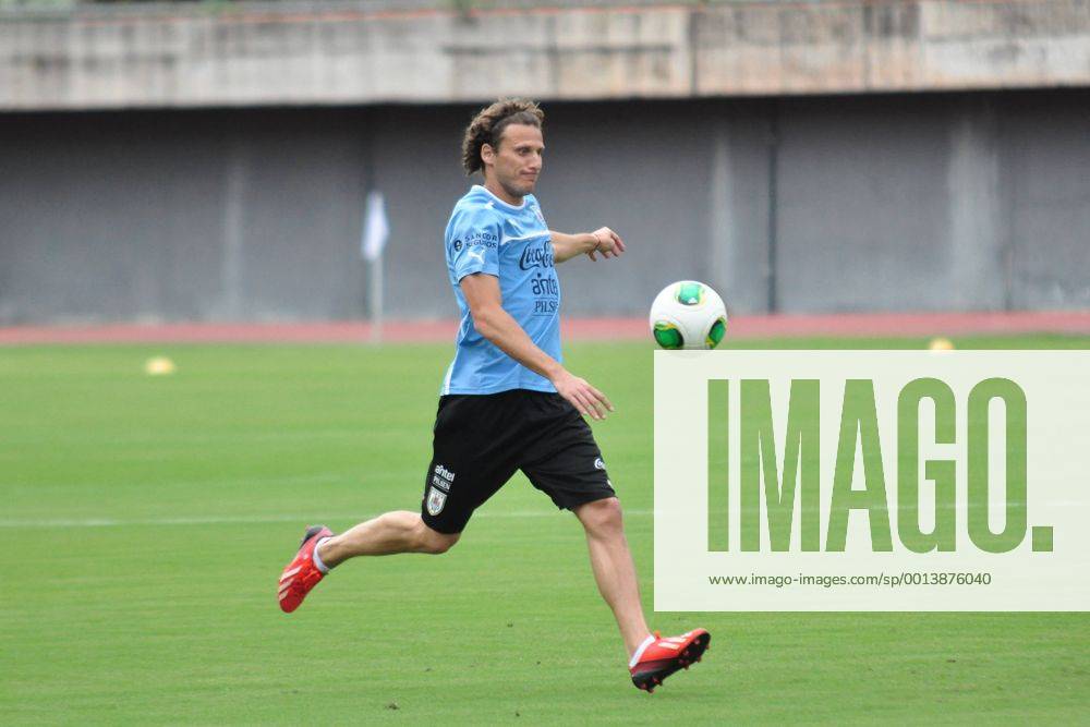 Diego Forlan (URU) Training Uruguay. SALVADOR BA 28 06 2013. ( x(2113)AkinxNassorx (17437)