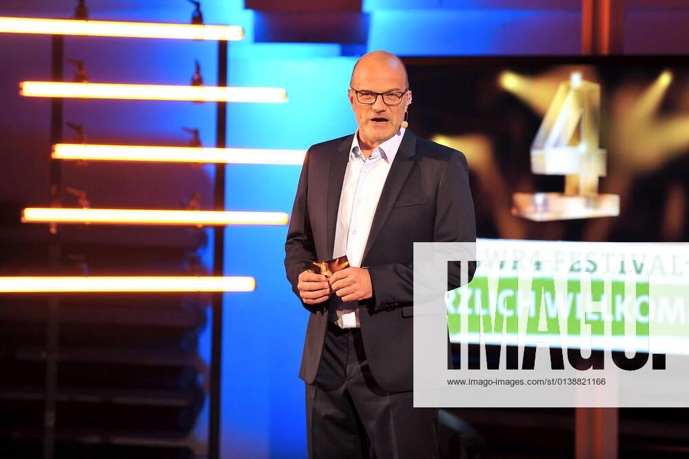 SWR 4: Gläserne 4 . Matthias Methner anläßlich der Verleihung der Gläserne 4 von SWR 4 am 16.10.2021 in der Phoenixhalle im Römerkastell Stuttgart. 20211016MWI10922
