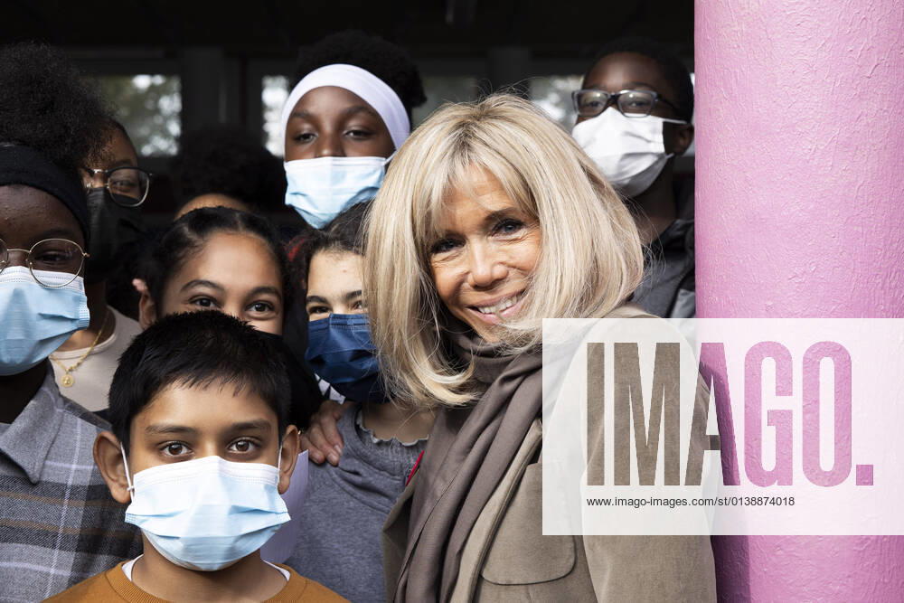 - French President s wife Brigitte Macron poses with pupils after giving a dictation in support for the European Leukodystrophy Association (ELA) in a school of Boissy Saint Leger, near Paris.