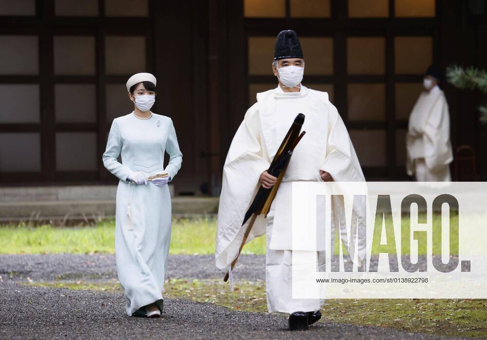 Prinzessin Mako bereitet sich in Tokio auf die Hochzeit vor Japanese Princess Mako ahead of marriage Japanese Princess Mako heads to offer prayers at the Imperial Palace Sanctuaries in Tokyo on Oct. 19, 2021, ahead of her controversy-hit marriage scheduled later in the month. She will skip traditional wedding ceremonies. A14AA0000912689P