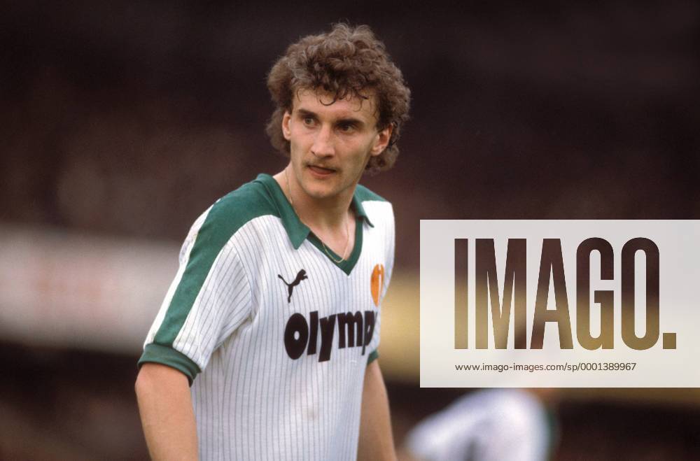 Rudi Völler (Bremen) Fußball 1. BL Herren DEUTSCHSPRACHIGE SPORTZEITSCHRIFTEN UND -ZEITUNGEN NUR NACH RÜCKSPRACHE, Saison 1982 1983 Einzelbild Aufnahmedatum geschätzt Bremen