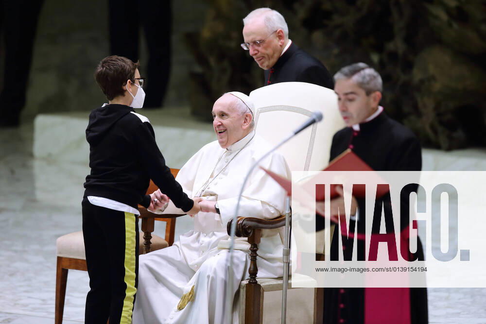 October 20 , 2021 - Vatican City (Holy See) POPE FRANCIS wednesday General Audience at the Vatican. During During the audience a child with mental problems interrupted the Pope several times, approaching him and playing with him. EvandroInetti via ZUMA Wire Vatican City State - ZUMAi15_ 20211020_zaf_i15_005