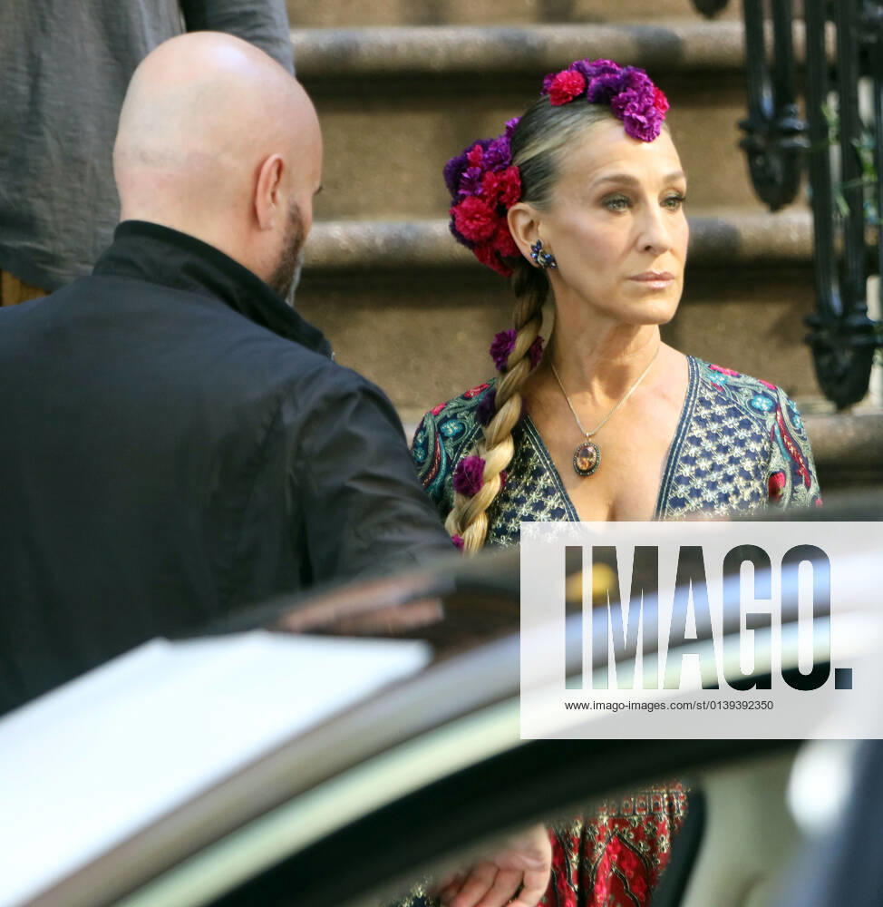 Sarah Jessica Parker, shooting on set of HBOMax Sex and the City reboot series And Just Like That in New York October 20, 2021