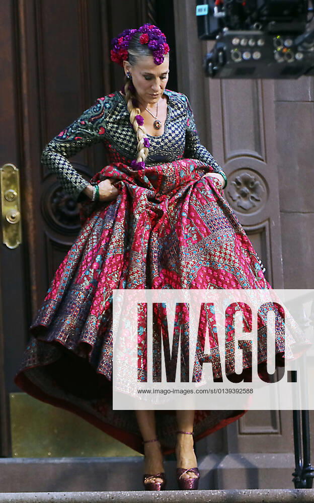 Sarah Jessica Parker, shooting on set of HBOMax Sex and the City reboot series And Just Like That in New York October 20, 2021