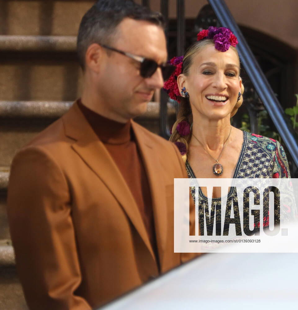 Sarah Jessica Parker, shooting on set of HBOMax Sex and the City reboot series And Just Like That in New York October 20, 2021