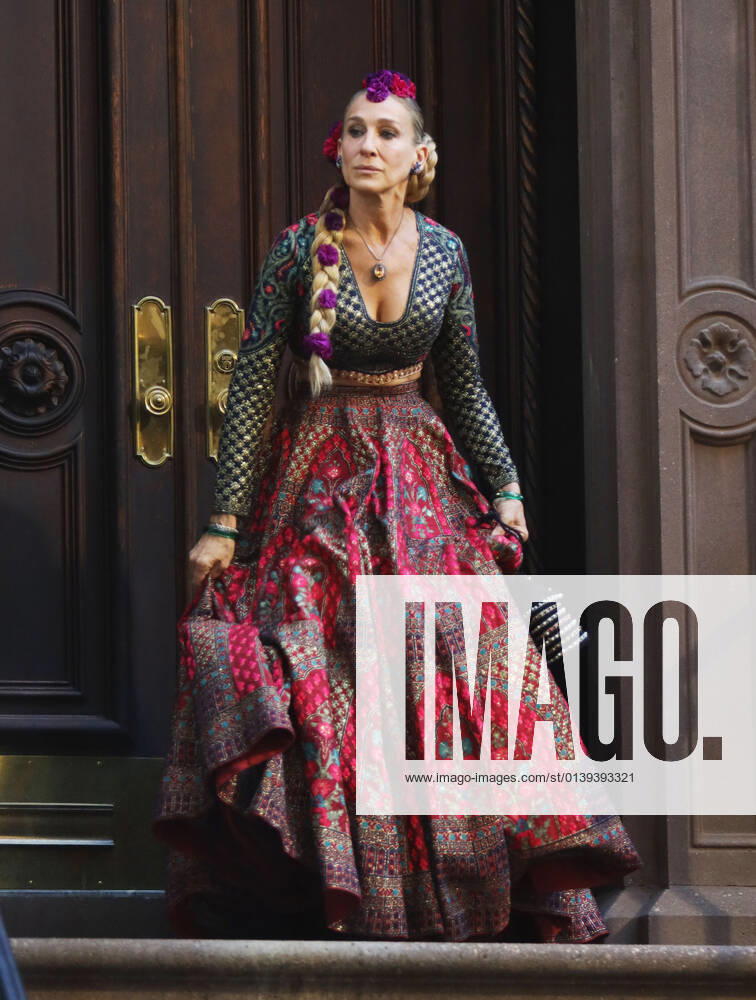 Sarah Jessica Parker, shooting on set of HBOMax Sex and the City reboot series And Just Like That in New York October 20, 2021