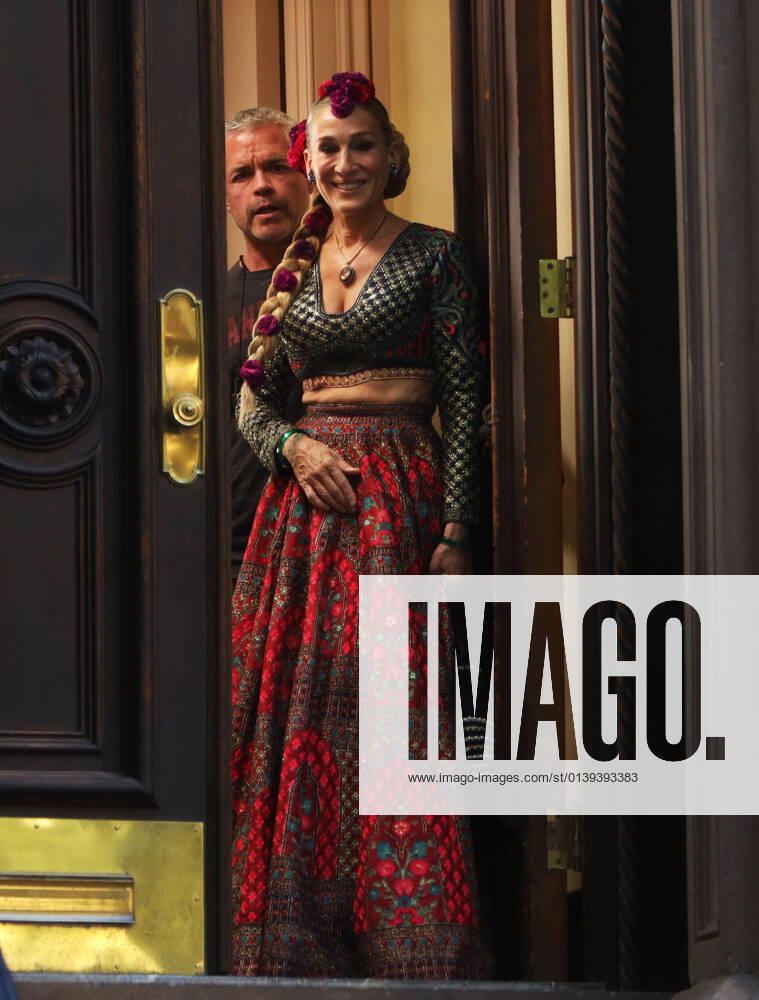 Sarah Jessica Parker, shooting on set of HBOMax Sex and the City reboot series And Just Like That in New York October 20, 2021