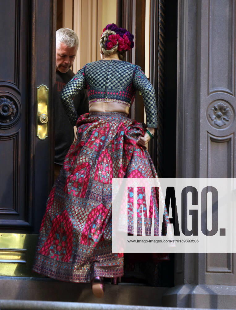 Sarah Jessica Parker, shooting on set of HBOMax Sex and the City reboot series And Just Like That in New York October 20, 2021