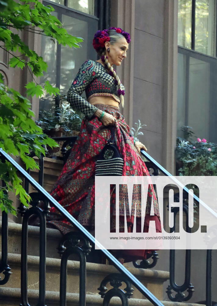 Sarah Jessica Parker, shooting on set of HBOMax Sex and the City reboot series And Just Like That in New York October 20, 2021