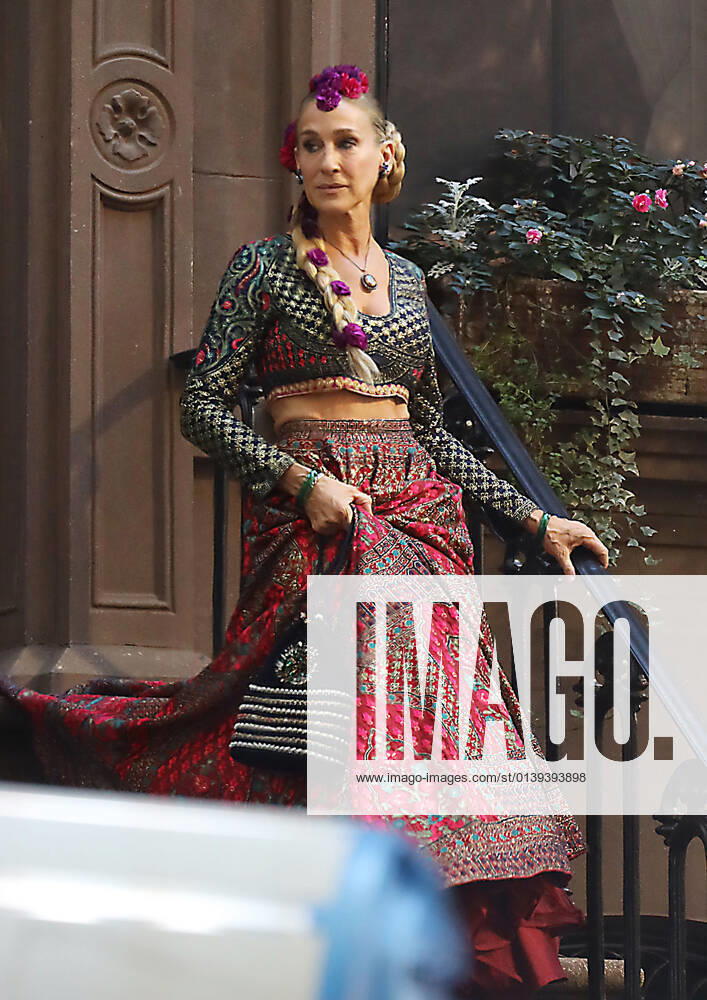 Sarah Jessica Parker, shooting on set of HBOMax Sex and the City reboot series And Just Like That in New York October 20, 2021