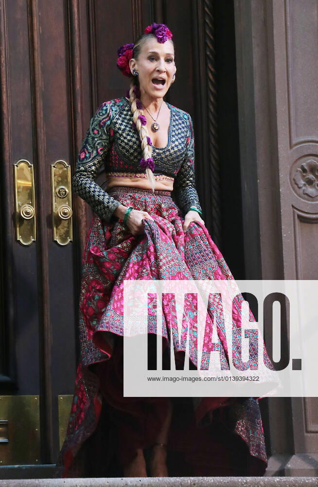 Sarah Jessica Parker, shooting on set of HBOMax Sex and the City reboot series And Just Like That in New York October 20, 2021